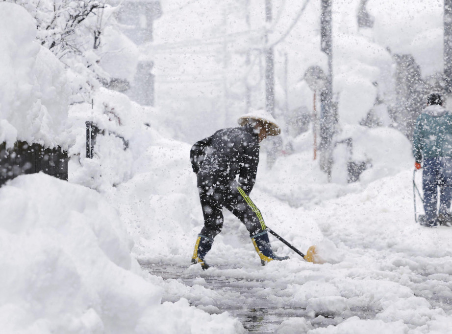 Japan: Više od 20.000 domaćinstava ostalo bez struje zbog obilnih snežnih padavina