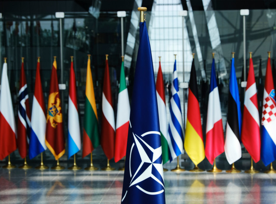 U Rumuniju stigli NATO avioni Avaks