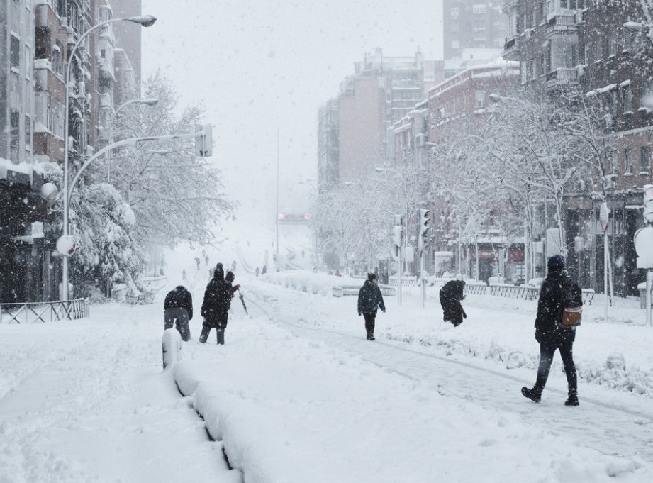 Sneg na Zlatiboru pada od ranih jutarnjih sati: Službe spremne za delovanje na terenu