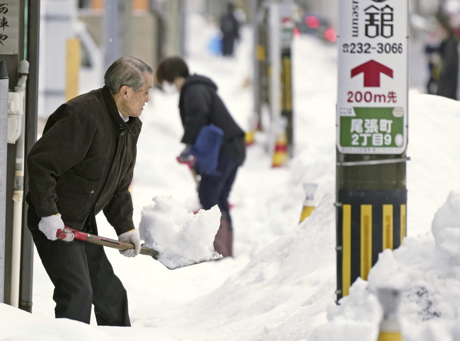 Rekordne snežne padavine u Japanu: 17 mrtvih, desetine povređenih