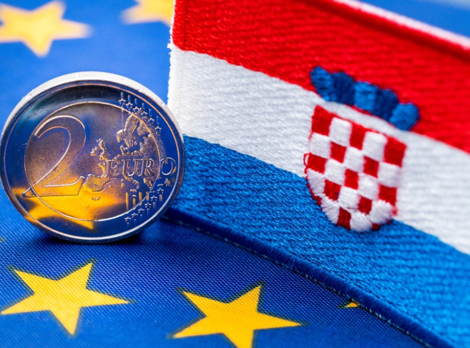 Hrvatska uvela evro i ušla u Šengen