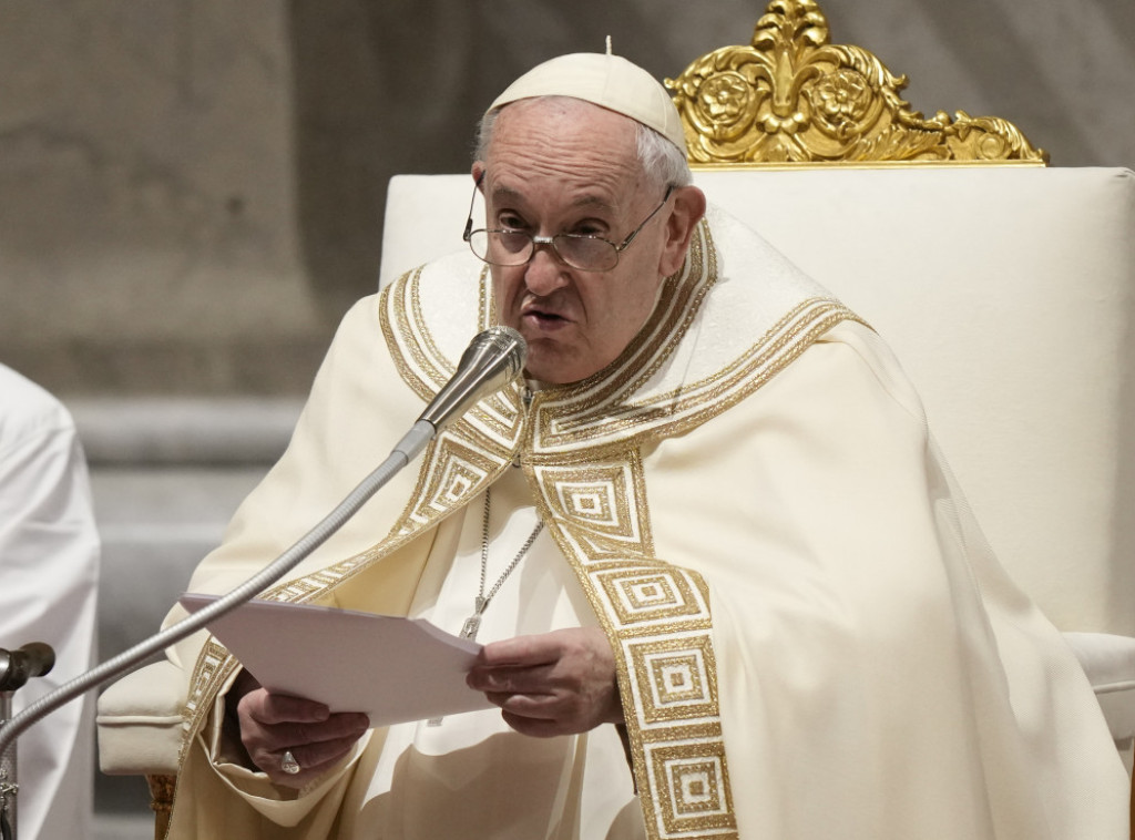 Papa Franja: Benedikt bio uzvišen i ljubazan čovek, bio je dar za crkvu i svet