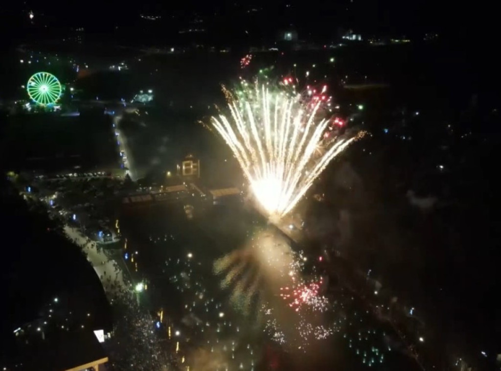 Preko 10.000 ljudi dočekalo Novu godinu na Kraljevom trgu na Zlatiboru