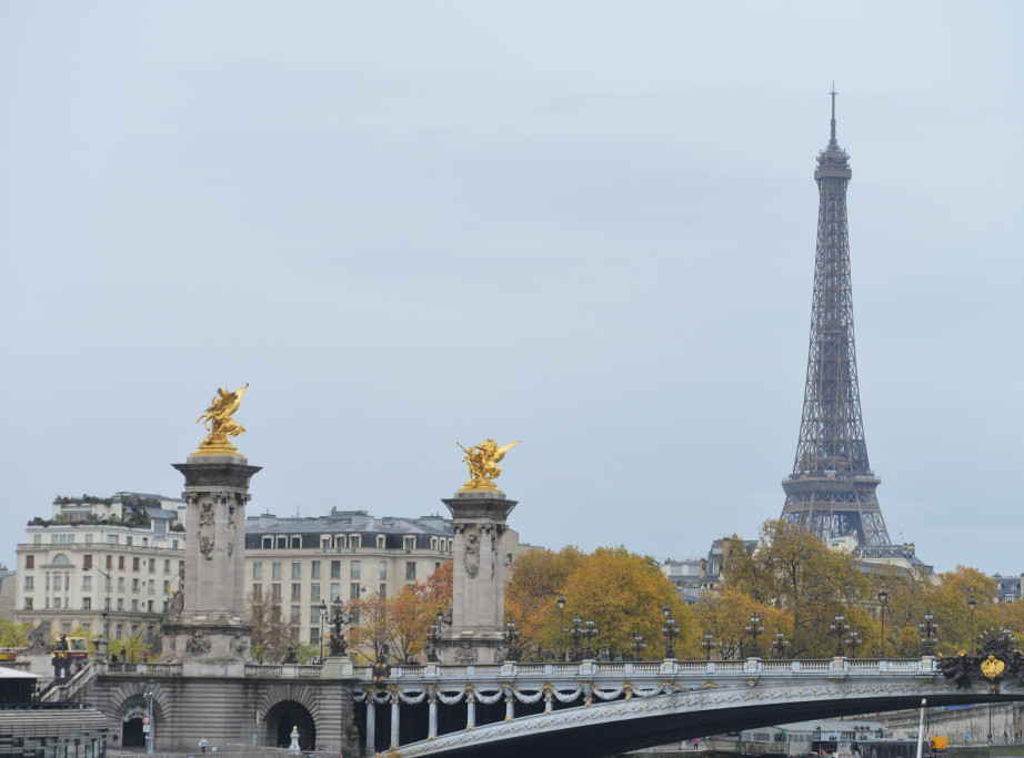 Pariz: Klimatski aktivisti isprskali sprejom kapiju kabineta premijera u znak protesta