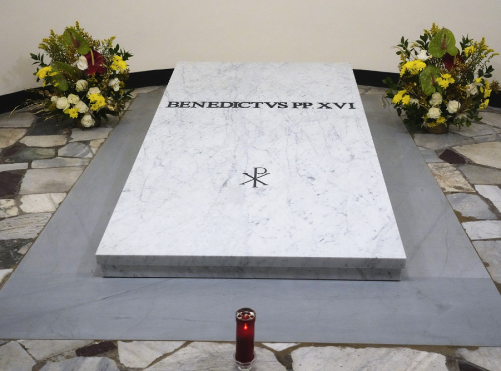 Vatikan: Javnost od danas može da poseti grob pape Benedikta XVI