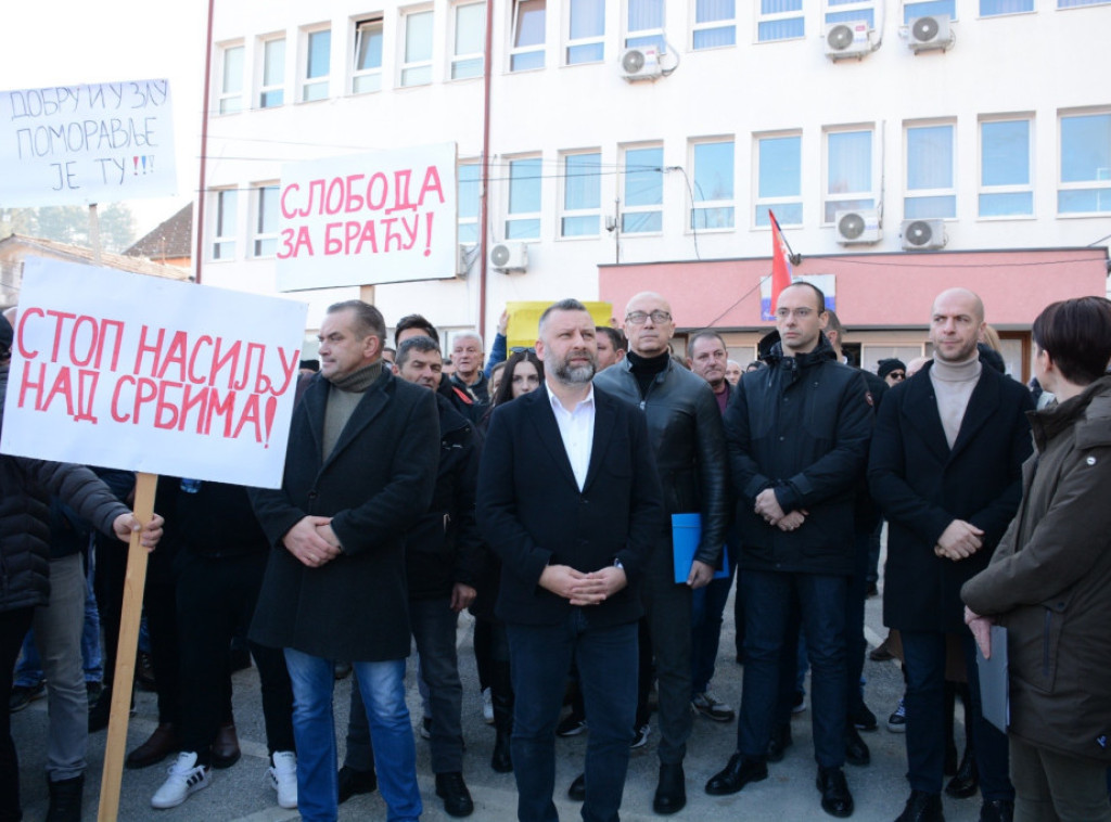 Počeo protest u Štrpcu zbog ranjavanja srpske dece na Badnji dan