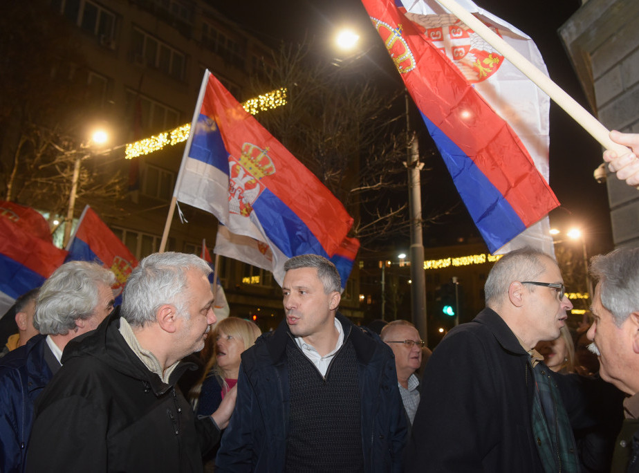 Dveri: Doneti hitan paket mera kako bi se zaustavio masovan odliv građana