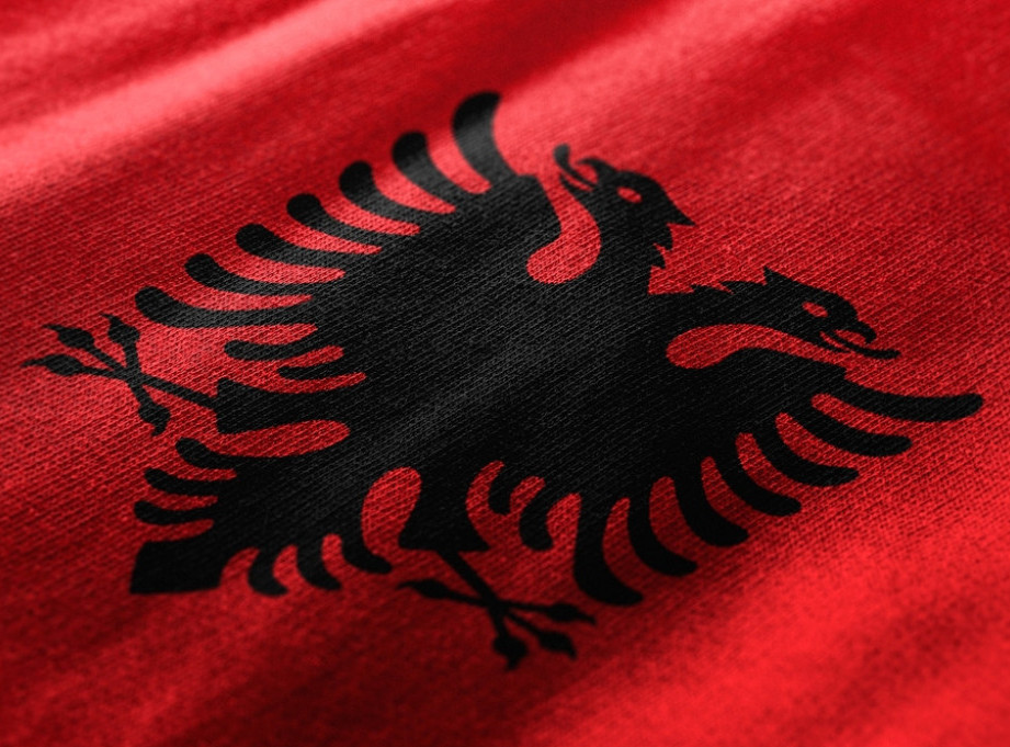 U Bujanovcu i Preševu postavljene zastave Albanije na zgradama opština