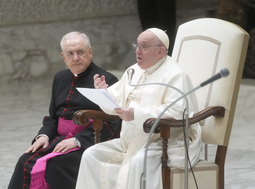 Papa Franja: Prizori iz Dnjepra slamaju srca, apelujem na mir