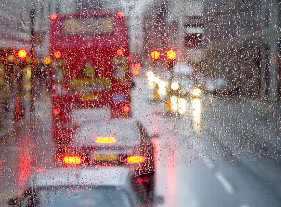 AMSS upozorava na oprez u vožnji zbog kiše i pljuskova