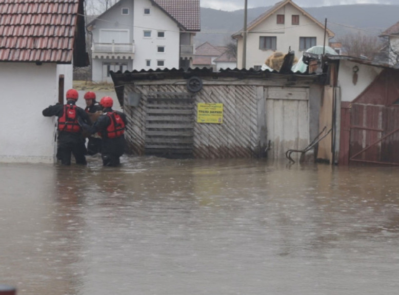 Predsednik opštine Sjenica: Situacija je katastrofalna, cela naselja su poplavljena