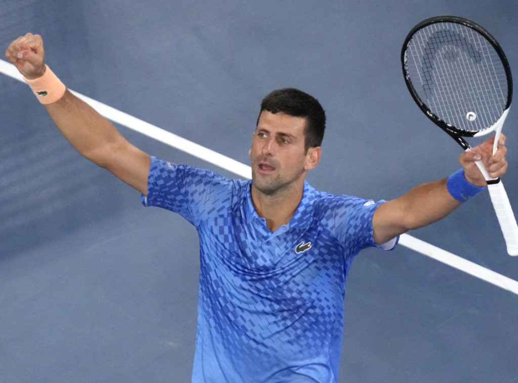 Djokovic through to Australian Open quarter-finals