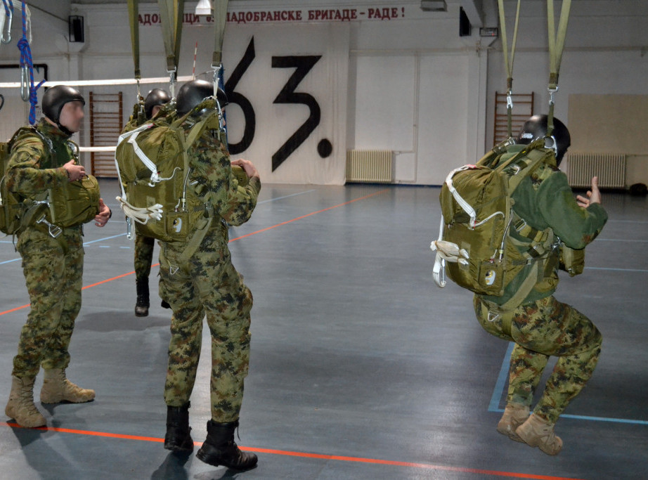U Nišu organizovana osnovna padobranska obuka vojnika na služenju vojnog roka