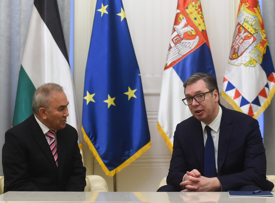Predsednik Vučić primio palestinskog ambasadora Muhameda Nabhana u oproštajnu posetu