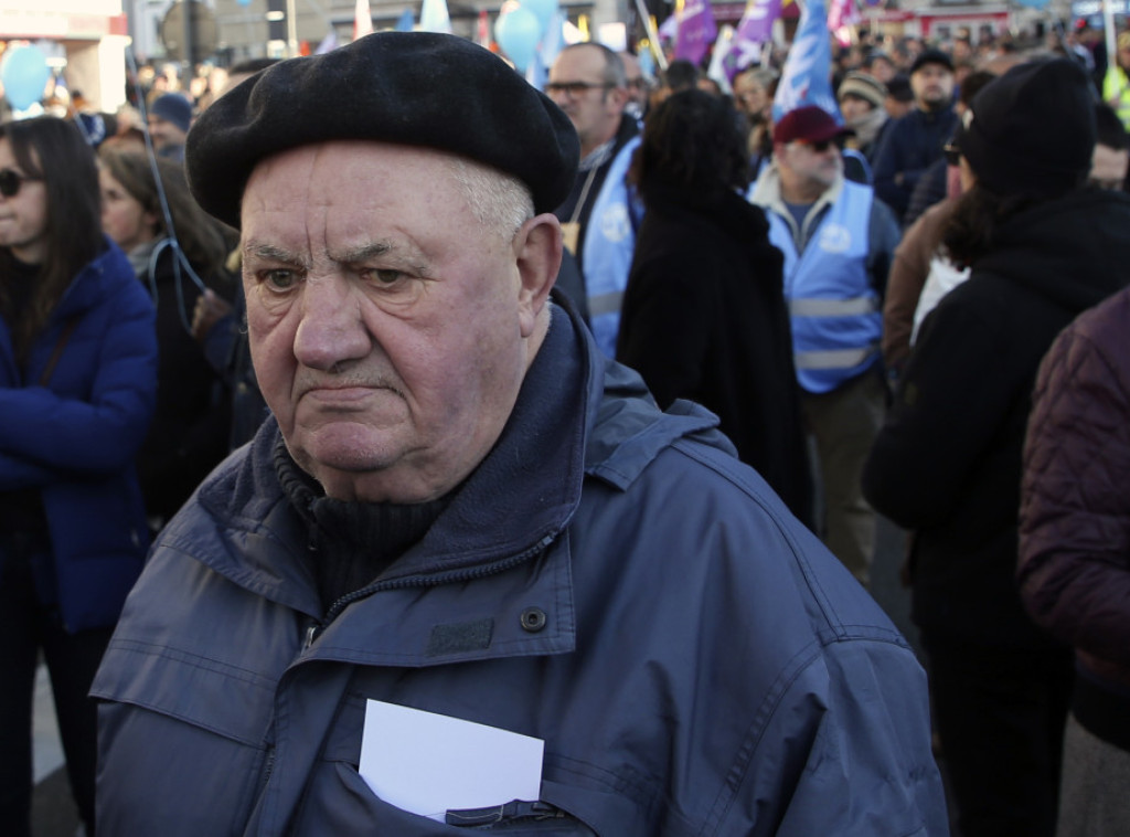Štrajkovi i protesti potresaju Francusku, penzione reforme glavni problem