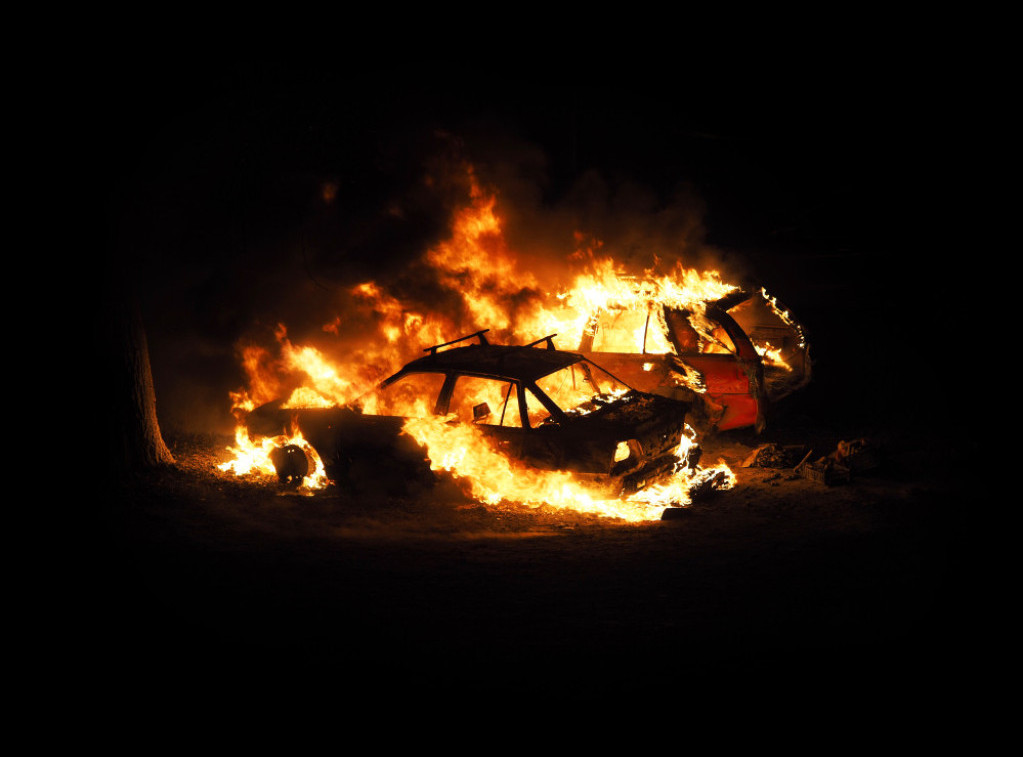 Na severu KiM zapaljena tri automobila