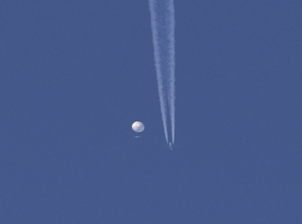 SAD: Oboren navodni špijunski balon iznad Atlantskog okeana