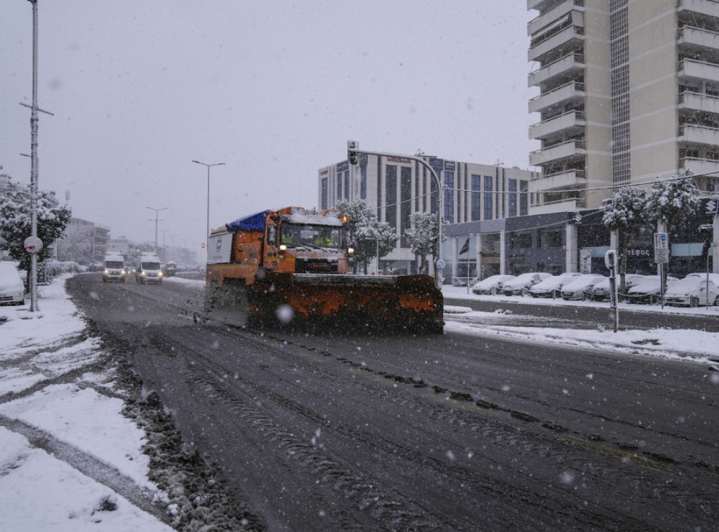 Sneg okovao Grčku: Zatvorene škole i prodavnice, u Atini poremećen saobraćaj