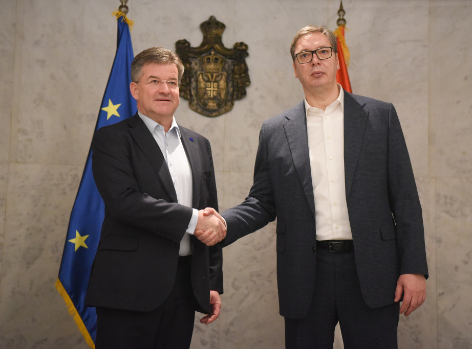 Vucic meets with Lajcak