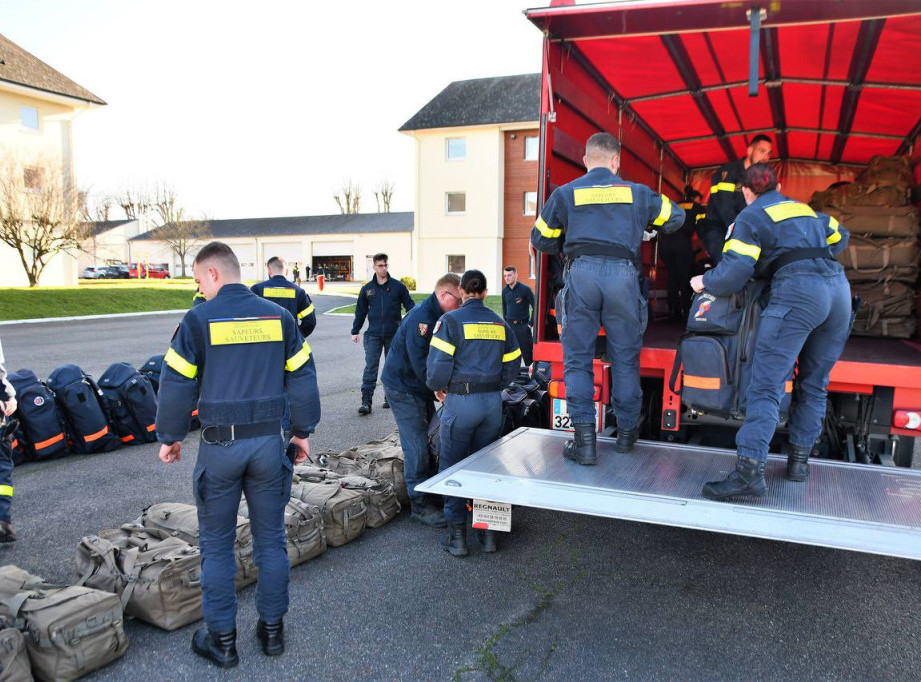 Skoro 1.200 spasilaca i 80 pasa tragača iz EU otputovalo u Tursku