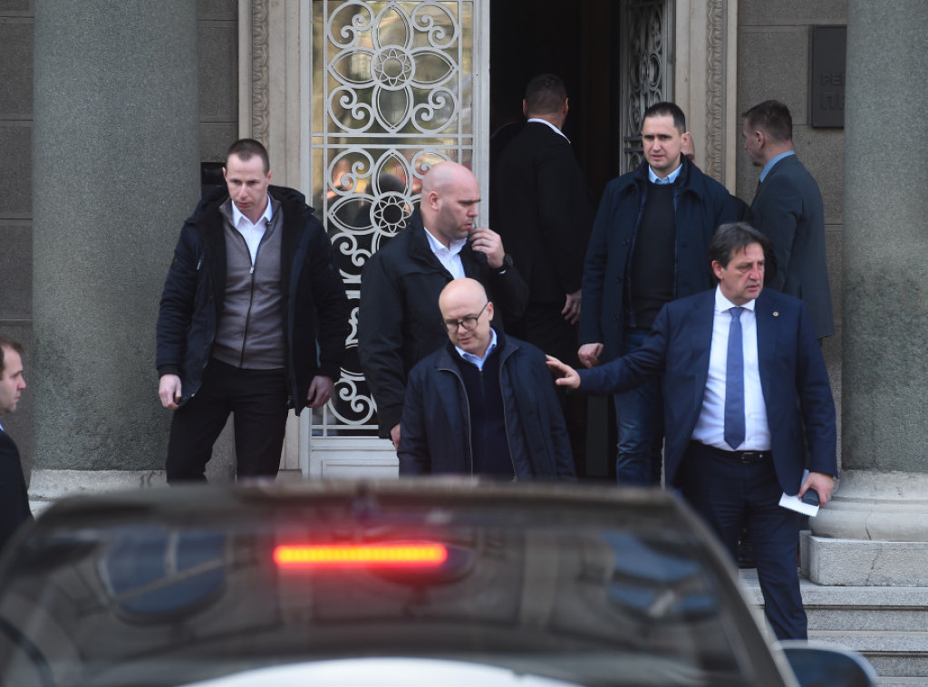 Vučić održao sastanak sa Brnabić i ministrima iz reda SNS