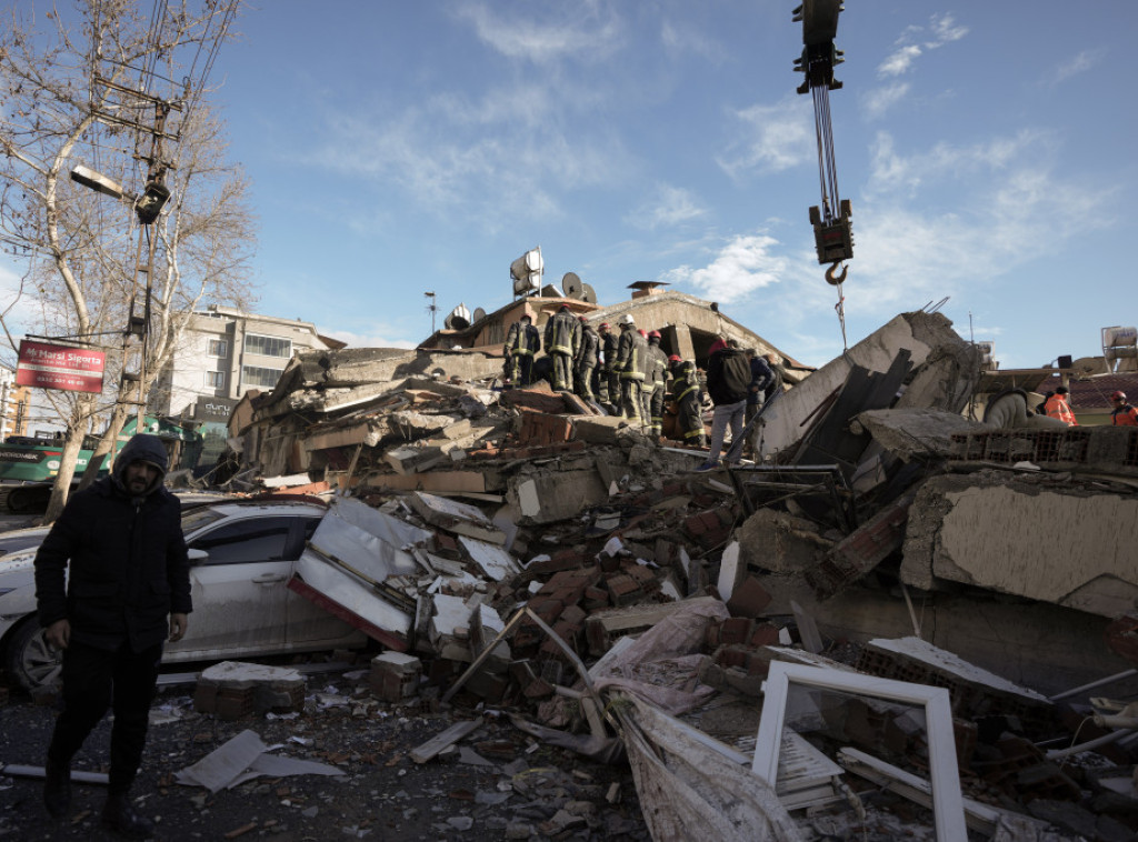 Turska: Najmanje 150.000 ljudi ostalo bez doma, srušeno 6.000 zgrada