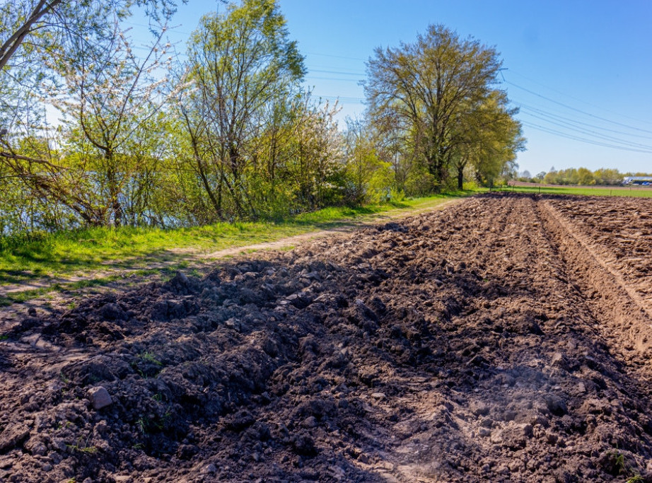 Prijave na konkurs za uređenje poljoprivrednog zemljišta otvorene do 11. avgusta
