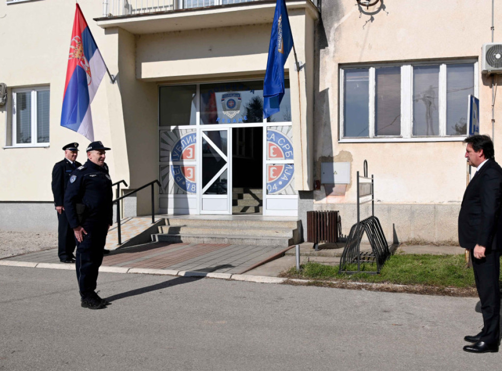 Ministar unutrašnjih poslova Bratislav Gašić posetio policijske stanice u Lebanu i Bojniku