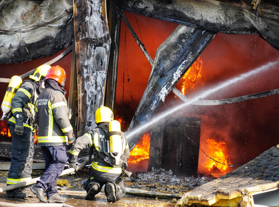 U selu Trnava kod Novog Pazara potpuno izgorela fabrika nameštaja