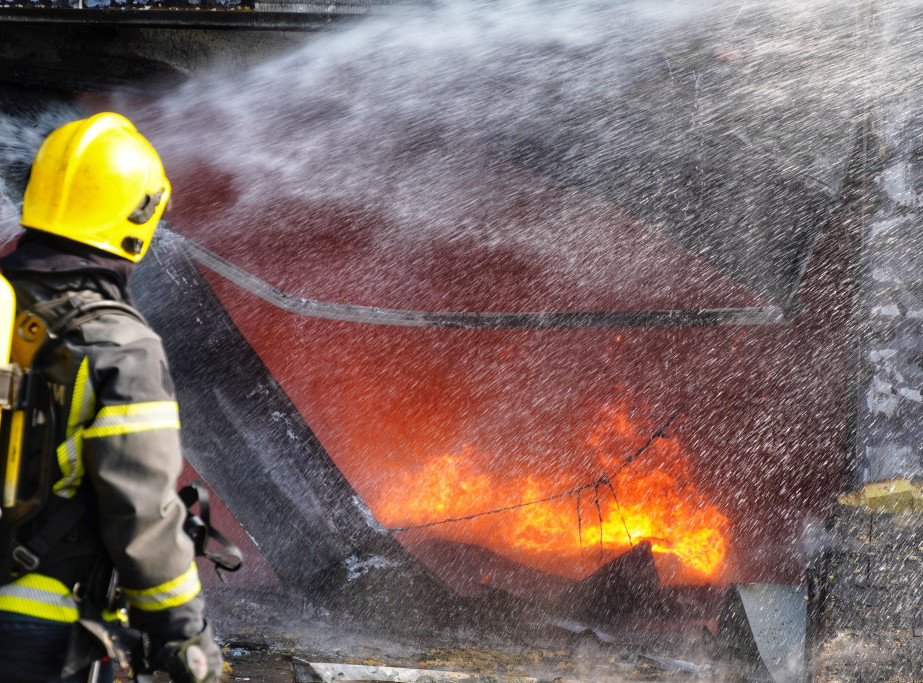 Bjeljina: Požar u halama preduzeća Mega-drvo pod kontrolom, nema žrtava