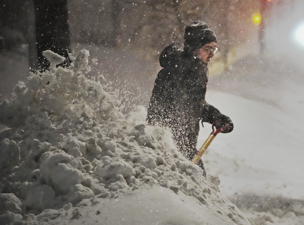 SAD: Zbog snežne oluje 900.000 domova i kompanija bez struje