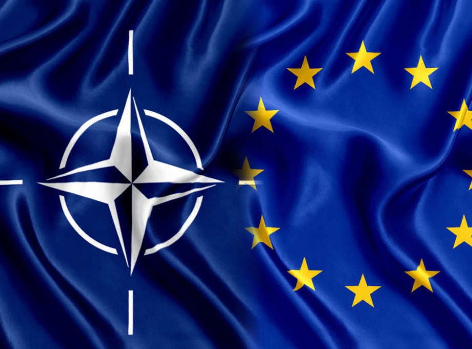 Eu não. Флаг НАТО. НАТО фото. НАТО В Боснии. Язык НАТО.