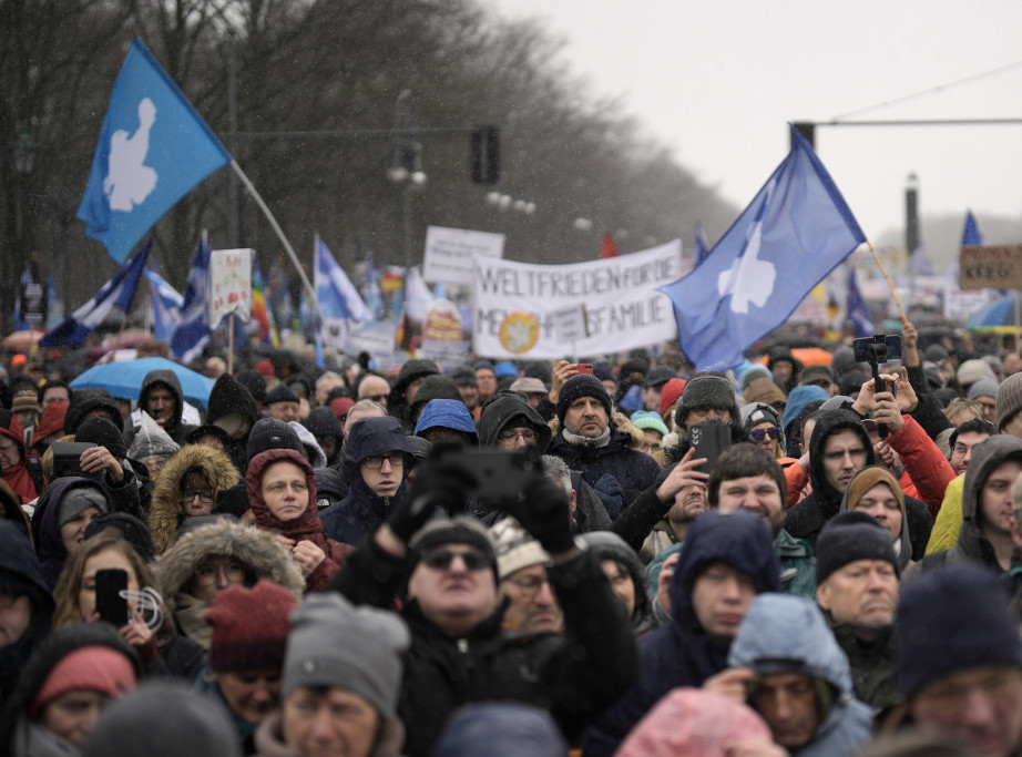 Berlin: Najmanje 10.000 ljudi na protestu protiv naoružavanja Ukrajine