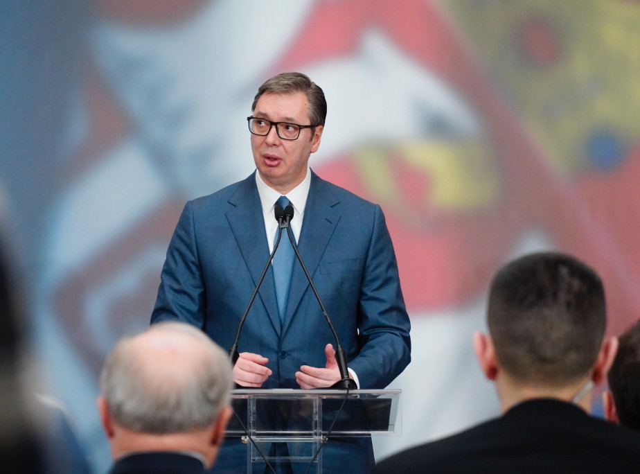 Vucic speaks with Chollet