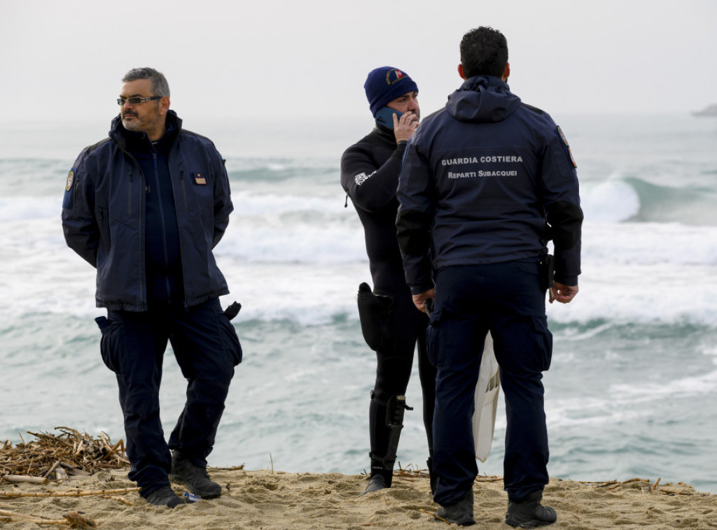 Uhapšene tri osobe zbog optužbi za krijumčarenje ljudi brodom u Italiji