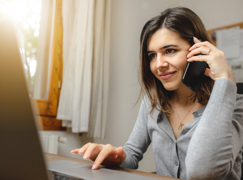 RATEL: Fiksnim telefonom razgovaramo 2,1 minuta dnevno, a mobilnim 6,8