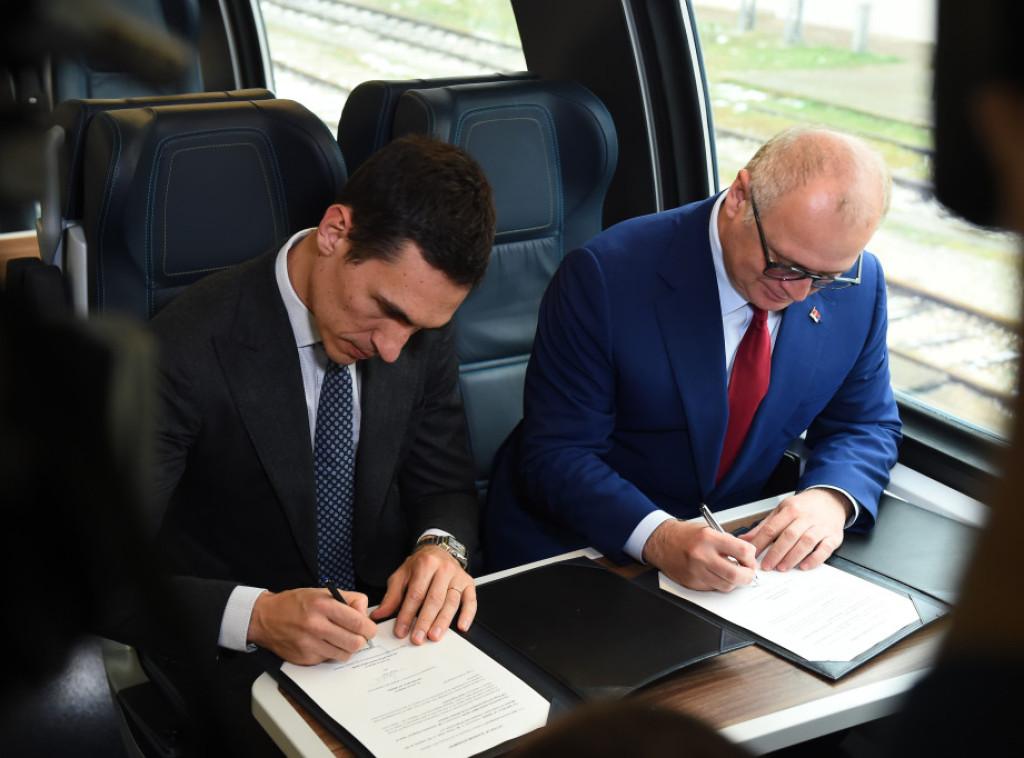 Potpisan grant EU za brzu prugu BG-Niš od 600 miliona evra u prisustvu Vučića i Varheija