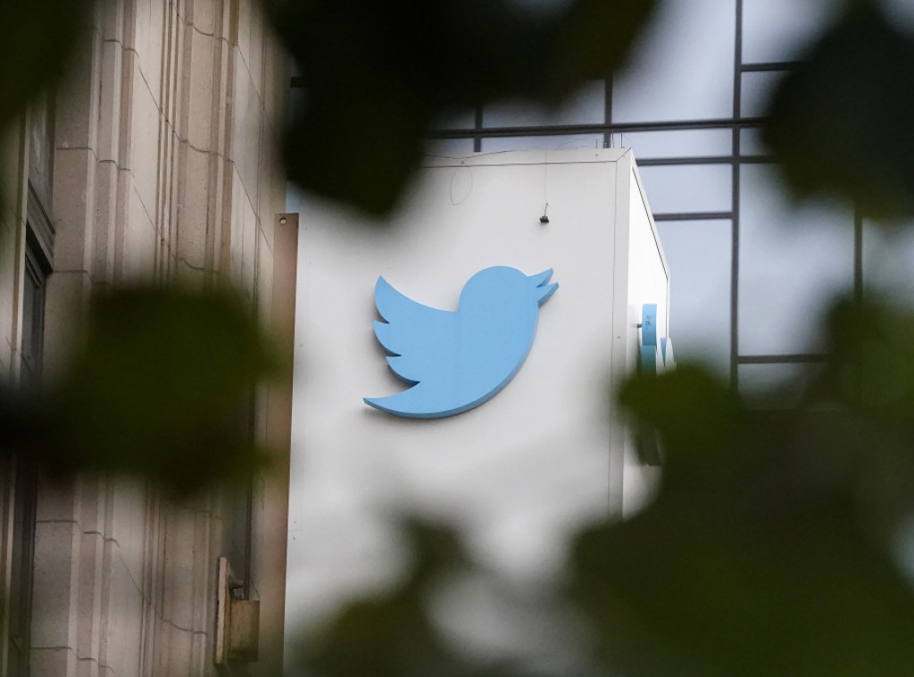 Vol Strit Džurnal: Prihodi kompanije Tviter u decembru 2022. godine pali za 40 odsto u odnosu na isti mesec 2021.