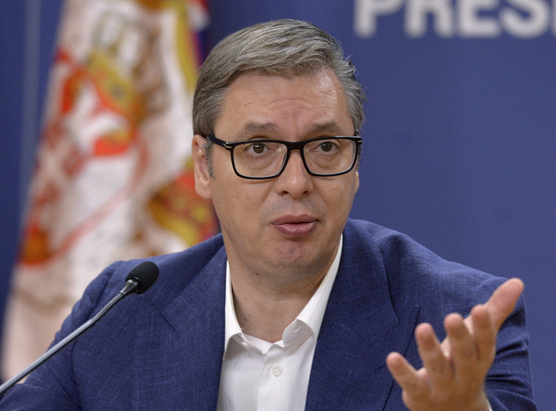 Vucic speaks with Chollet