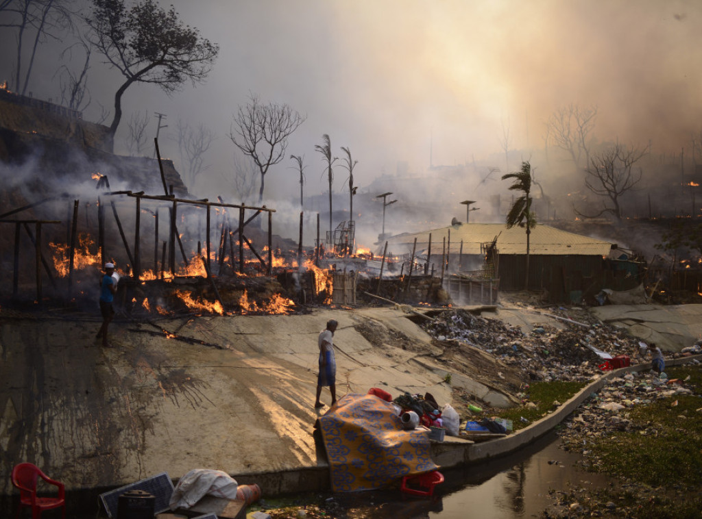 U velikom požaru u kampu u Bangladešu 12.000 Rohingja ostalo bez doma