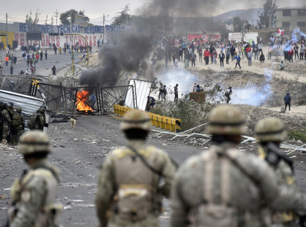 Peru: Četiri vojnika se udavila u reci pokušavajući da stignu na protest