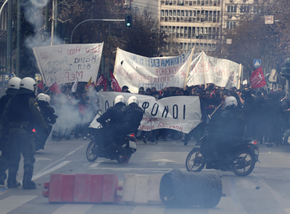 Saobraćaj u Grčkoj paralisan zbog protesta, veliki skup u Atini