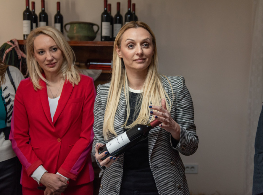 Ministarka Tanasković posetila vinariju "100 žena" na području Niša