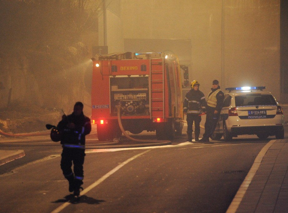 Požar u Kaluđerici lokalizovan, intervencija još uvek u toku
