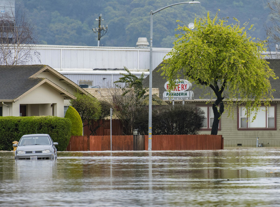 Kalifornija: Zbog poplava i izlivanja reke evakuacija više od 8.500 ljudi