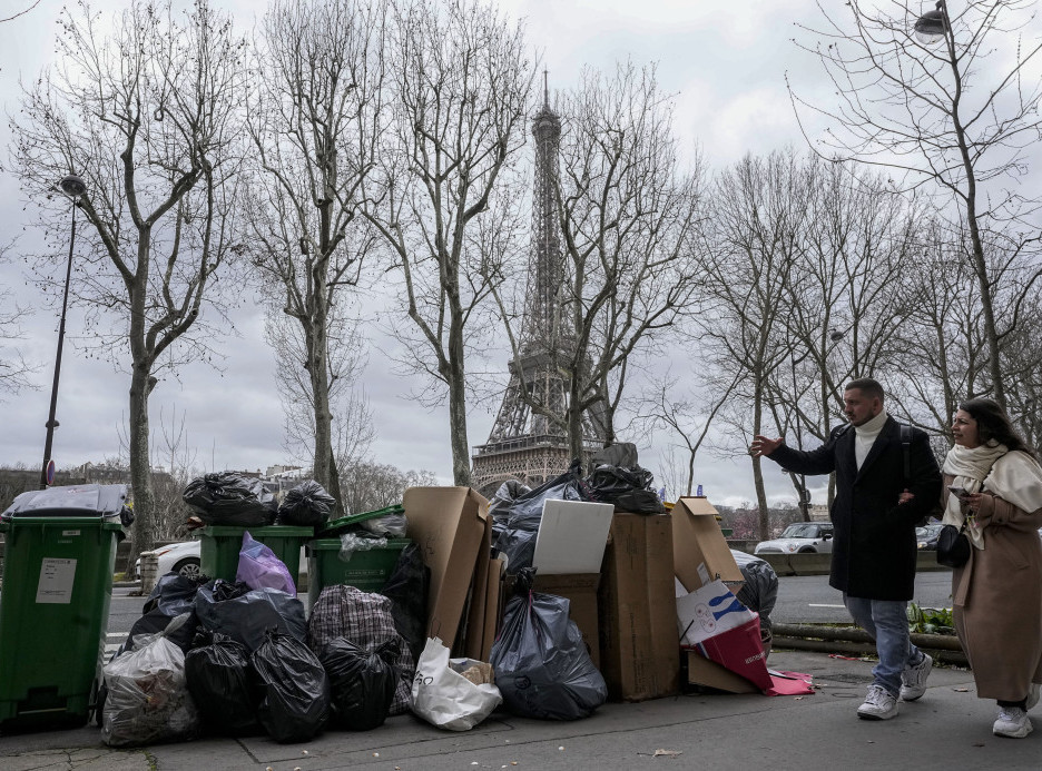 Pariz: Štrajk radnika gradske čistoće, smeće i pacovi po ulicama