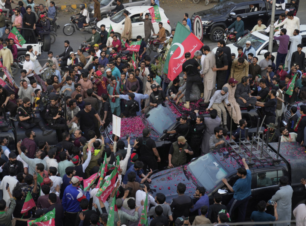 Pakistan: Policija se sukobila sa pristalicama bivšeg premijera ispred njegove kuće