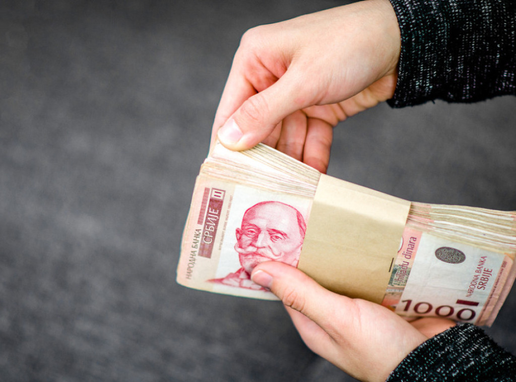 RZS: Muškarci u Srbiji zarađuju više od žena, bez obzira na stepen obrazovanja