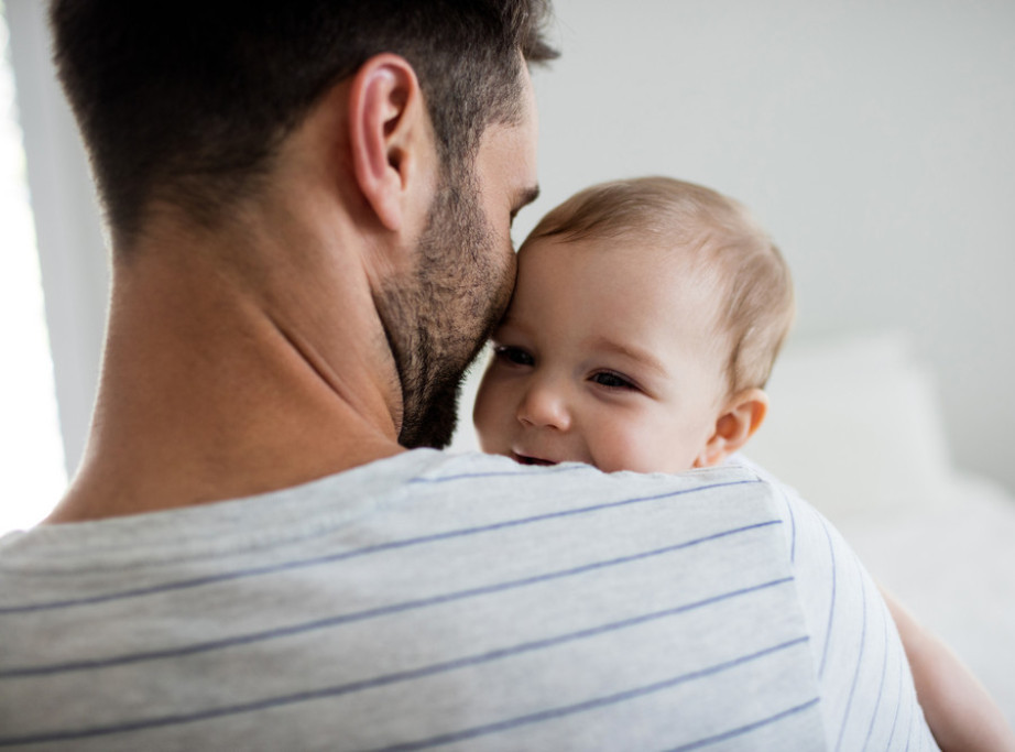 Povećan broj očeva na "porodiljskom", najčešće zbog ekonomskih razloga