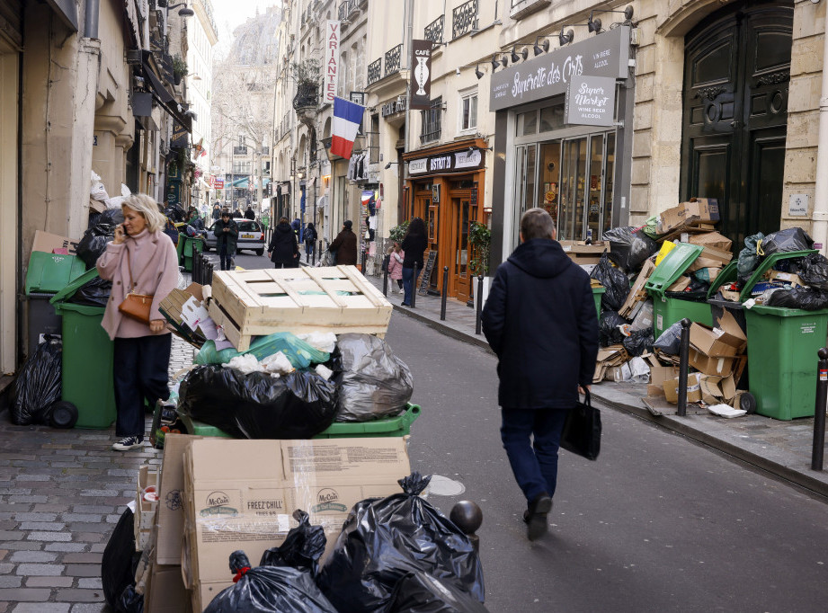 Francuski ministar unutrašnjih poslova: Nateraćemo skupljače smeća da prekinu štrajk